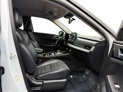 Used 2024 Mitsubishi Outlander SE image 12