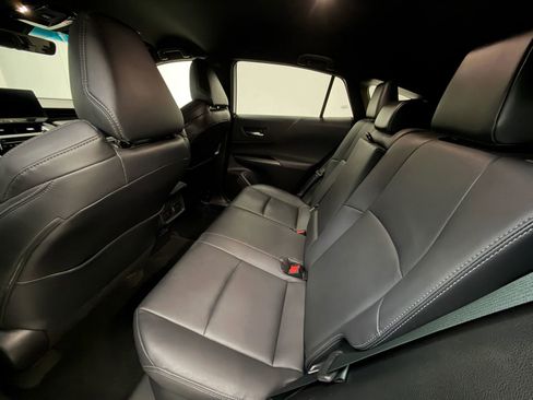 Used 2023 Toyota Venza XLE image 16