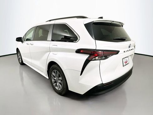 Used 2024 Toyota Sienna XLE image 7
