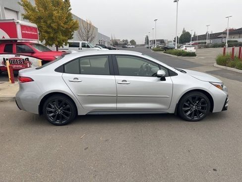 Used 2025 Toyota Corolla SE image 4