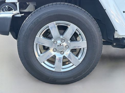 Used 2017 Jeep Wrangler Sahara w/ Mopar Chrome Edition Group image 31