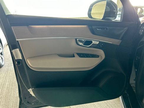 New 2026 Volvo XC90 T8 Plus image 9