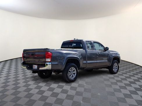 Used 2017 Toyota Tacoma SR5 w/ Tow Package AWD/4WD image 6