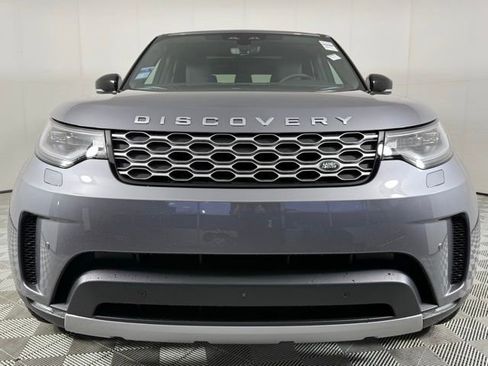 Certified 2025 Land Rover Discovery S image 9