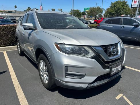 Used 2017 Nissan Rogue SV w/ SV Premium Package AWD/4WD image 1