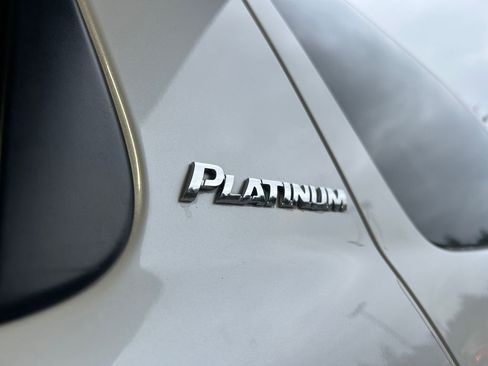 Used 2016 Toyota Sequoia Platinum image 32