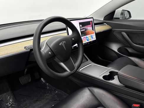 Used 2021 Tesla Model 3 Standard Range Plus image 8