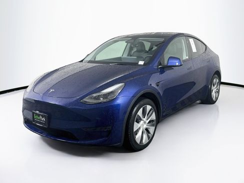 Used 2024 Tesla Model Y Long Range AWD/4WD image 3