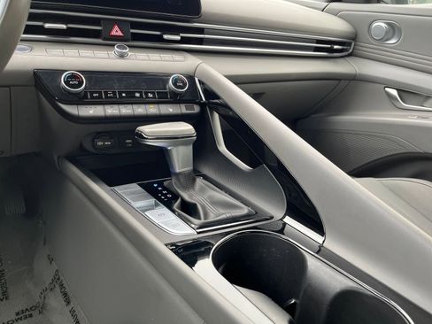 Used 2025 Hyundai Elantra SEL image 40