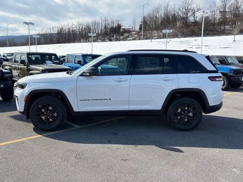 New 2026 Jeep Grand Cherokee Altitude AWD/4WD image 4