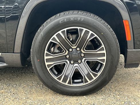 Used 2022 Jeep Wagoneer Series III w/ Rear Seat Video Group 1 image 13