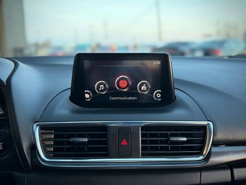 Used 2018 MAZDA MAZDA3 Grand Touring w/ Premium Equipment Package image 16