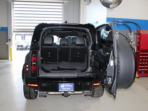 Used 2025 Land Rover Defender 110 X-Dynamic SE image 48