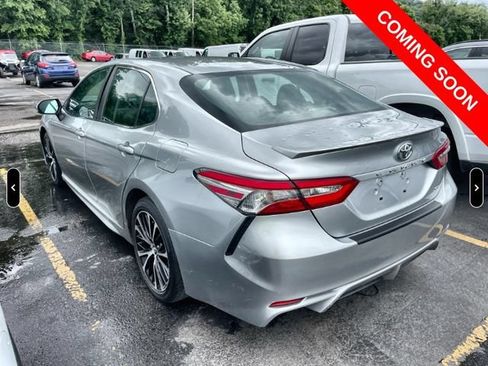 Used 2018 Toyota Camry SE w/ Moonroof Package FWD image 4