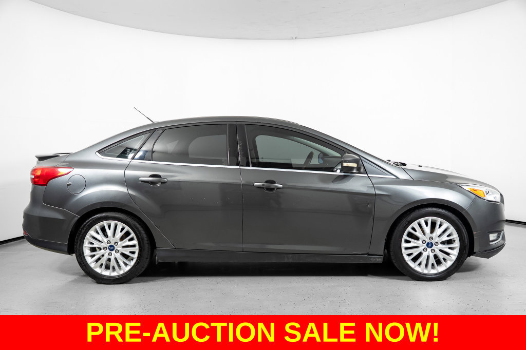 Used 2017 Ford Focus Titanium FWD image 3
