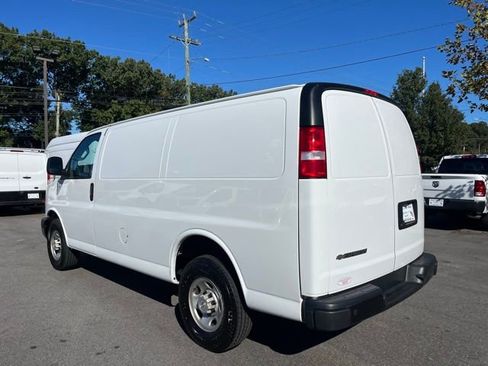 Used 2022 Chevrolet Express 2500 w/ Driver Convenience Package image 4