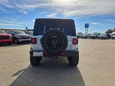 Used 2018 Jeep Wrangler Unlimited Sahara image 12