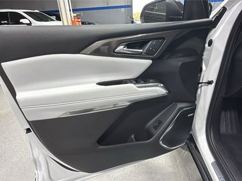 Used 2025 Chevrolet Traverse High Country image 10