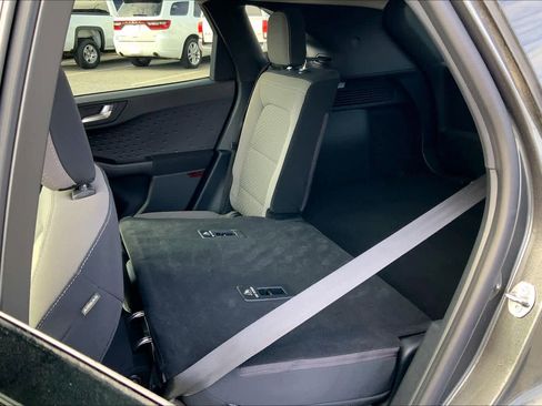 Certified 2020 Ford Escape SE image 18