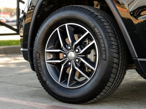 Used 2018 Jeep Grand Cherokee Limited image 63