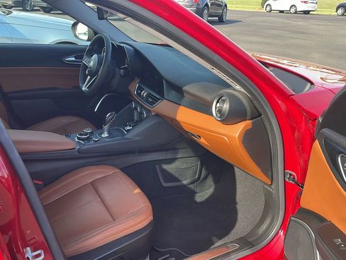 Used 2019 Alfa Romeo Giulia w/ Quick Order Package 22K Sport image 11