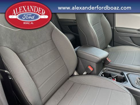 Used 2024 Volkswagen Taos SE image 15