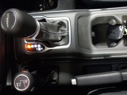 Used 2025 Jeep Gladiator Sport AWD/4WD image 22