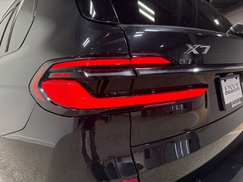 Used 2023 BMW X7 xDrive40i w/ Executive Package image 12