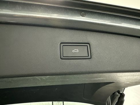 Used 2024 Volkswagen Tiguan SE image 20