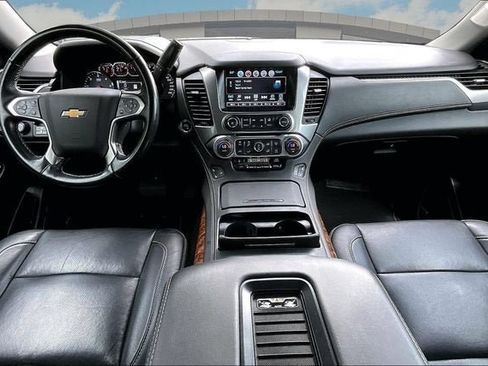Used 2020 Chevrolet Suburban Premier AWD/4WD image 15