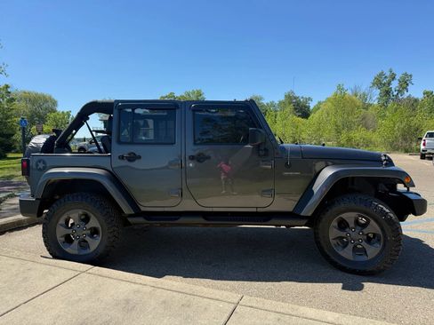 Used 2017 Jeep Wrangler Unlimited Sport AWD/4WD image 4
