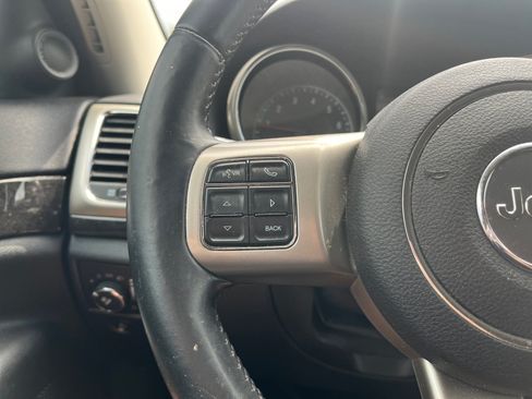 Used 2013 Jeep Grand Cherokee Laredo w/ Laredo E Group AWD/4WD image 19