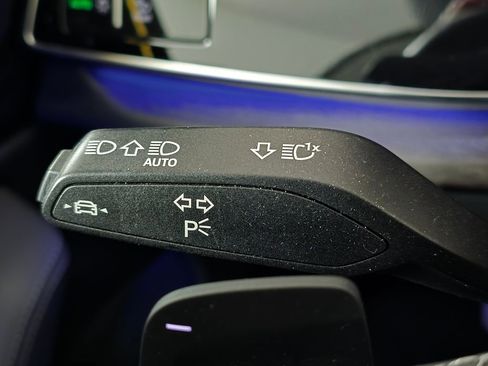 Used 2023 Audi Q8 Prestige w/ Prestige Package image 32