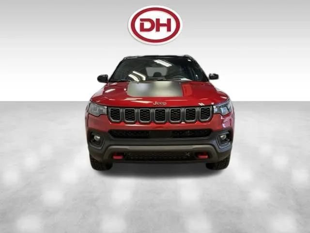 Used 2025 Jeep Compass Trailhawk w/ Trailhawk Convenience Group AWD/4WD image 7