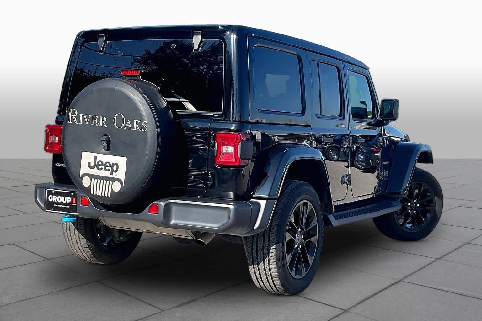Used 2024 Jeep Wrangler Unlimited Sahara AWD/4WD image 12