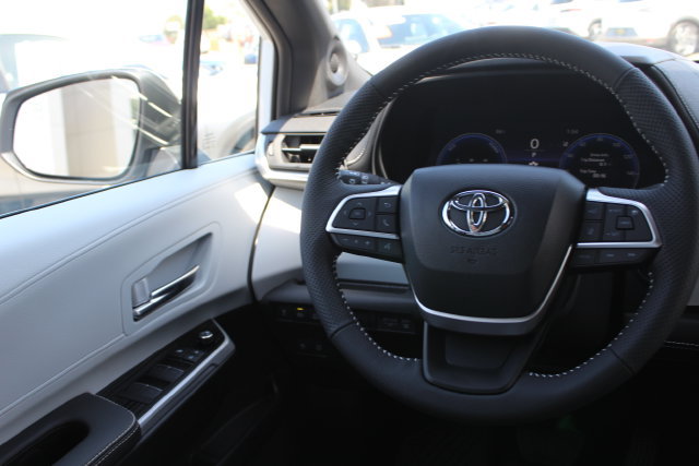 Certified 2026 Toyota Sienna XSE FWD image 43