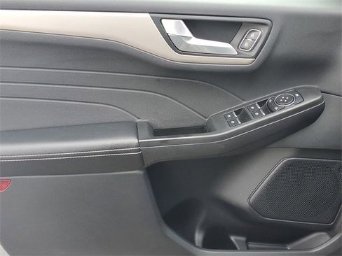 Used 2022 Ford Escape SEL image 16