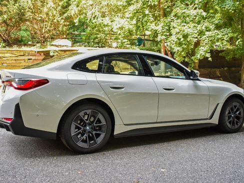 Used 2023 BMW i4 eDrive35 w/ Premium Package RWD image 9