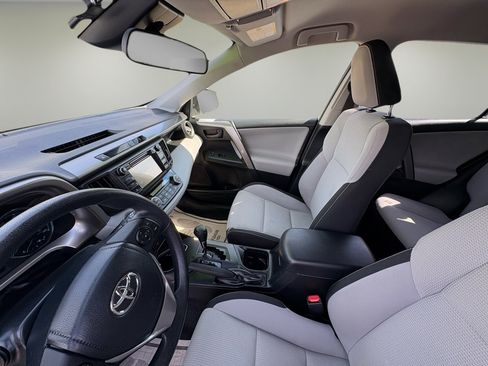 Used 2018 Toyota RAV4 LE Plus image 12