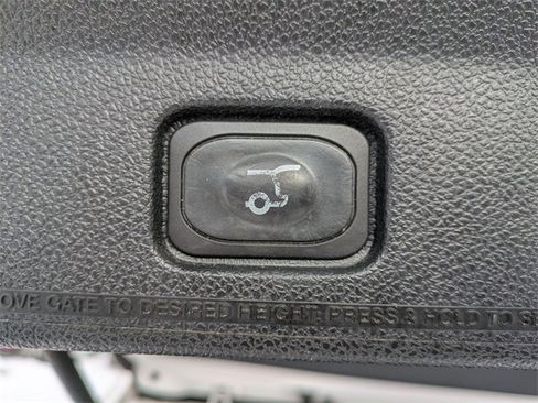 Certified 2018 Ford Explorer XLT w/ Equipment Group 202A image 23