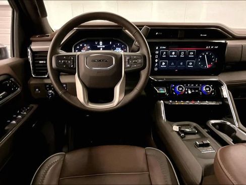 Used 2025 GMC Sierra 2500 Denali w/ Denali Reserve Package AWD/4WD image 6