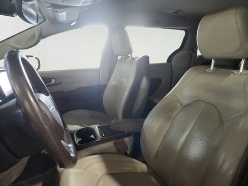 Used 2018 Chrysler Pacifica Touring-L Plus FWD image 10