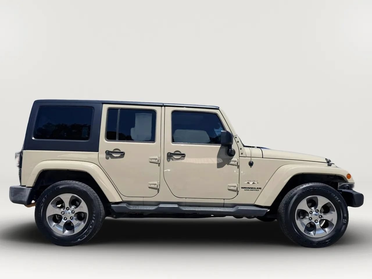 Used 2017 Jeep Wrangler Unlimited Sahara w/ Connectivity Group AWD/4WD image 8