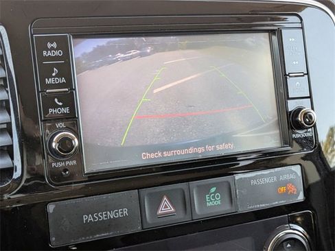 Used 2018 Mitsubishi Outlander ES image 3