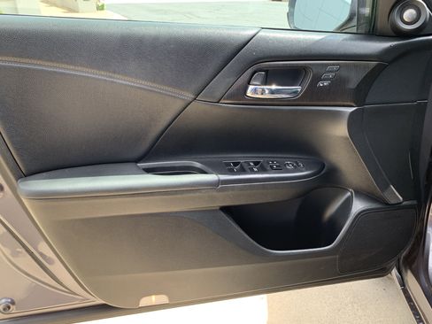 Used 2015 Honda Accord Touring image 14