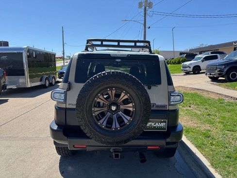 Used 2012 Toyota FJ Cruiser 4WD w/ Upgrade Pkg image 4