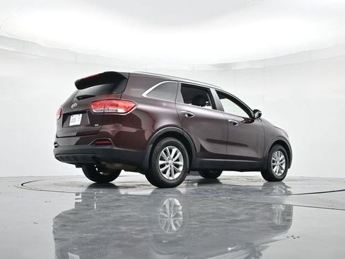 Used 2018 Kia Sorento LX image 32