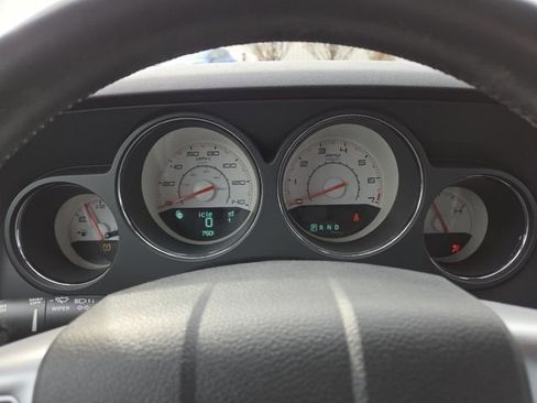 Used 2013 Dodge Challenger SXT image 29