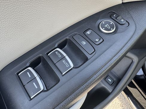 Used 2018 Honda Accord Touring image 11