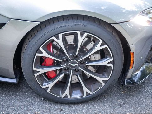 Used 2019 Aston Martin V8 Vantage Coupe image 16